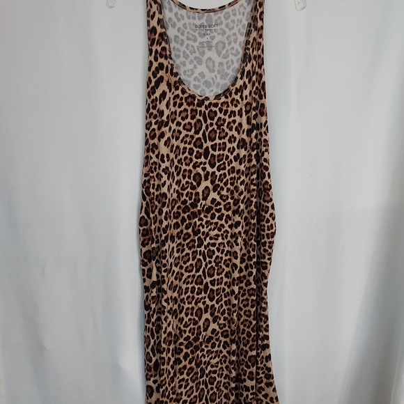 Shein black with floral embroidery.  Plus Size 2XL - Picture 5 of 8